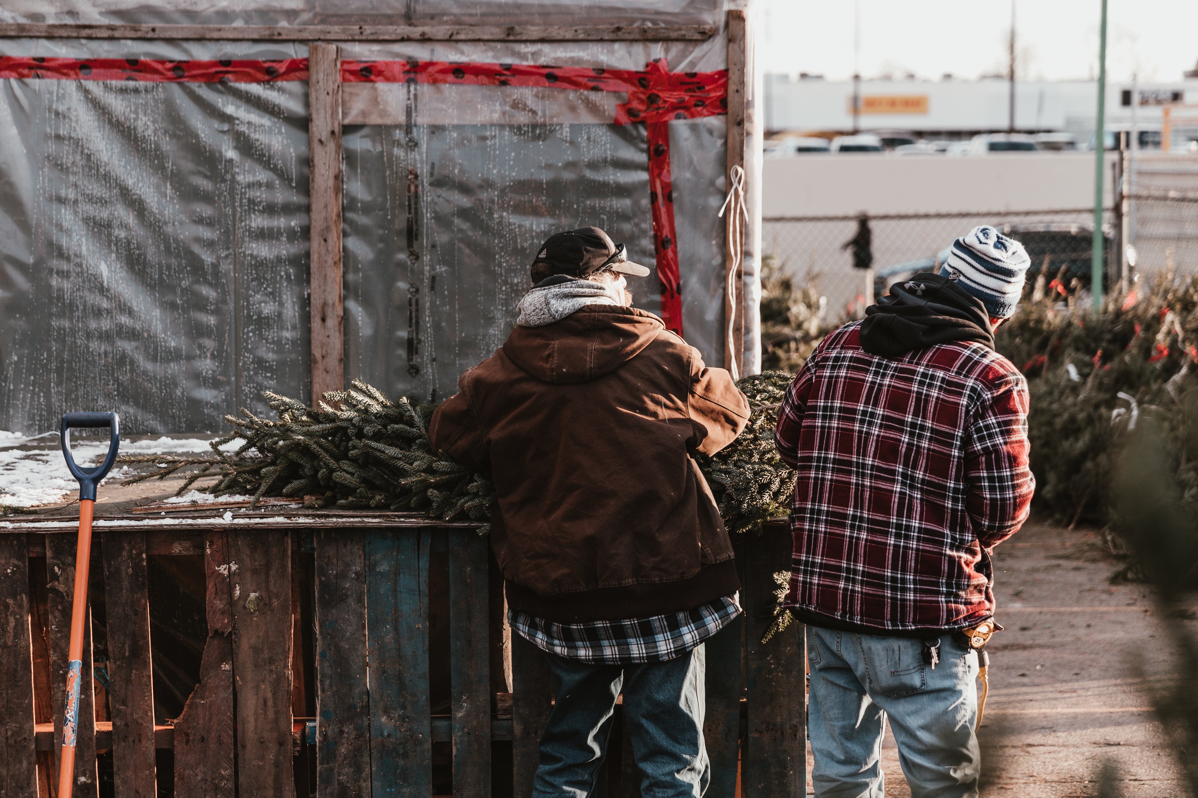 files/two-men-working-in-the-cold.jpg
